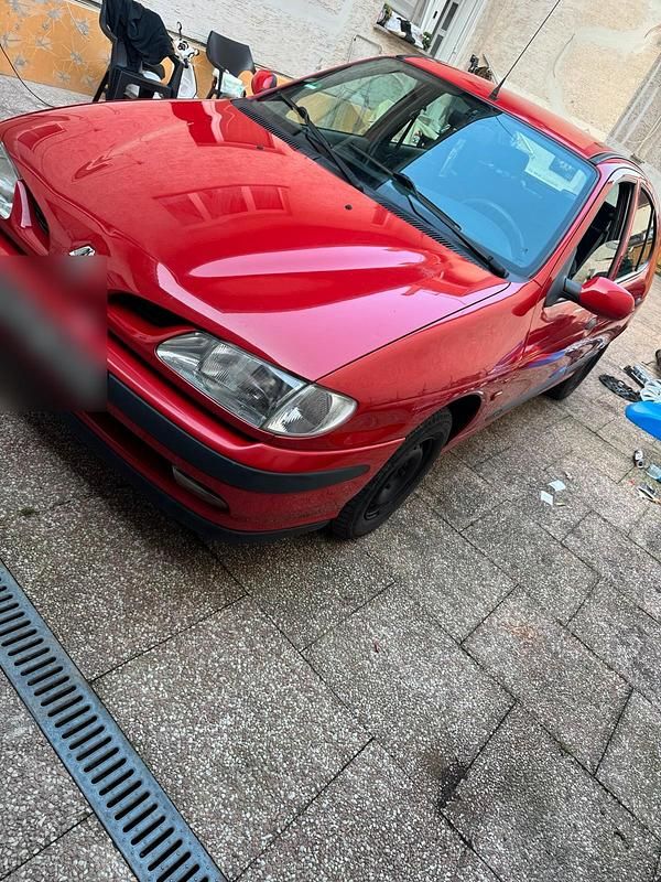 Gebraucht Renault Mégane 102 PS (75 kW) 1996 Rot Limousine
