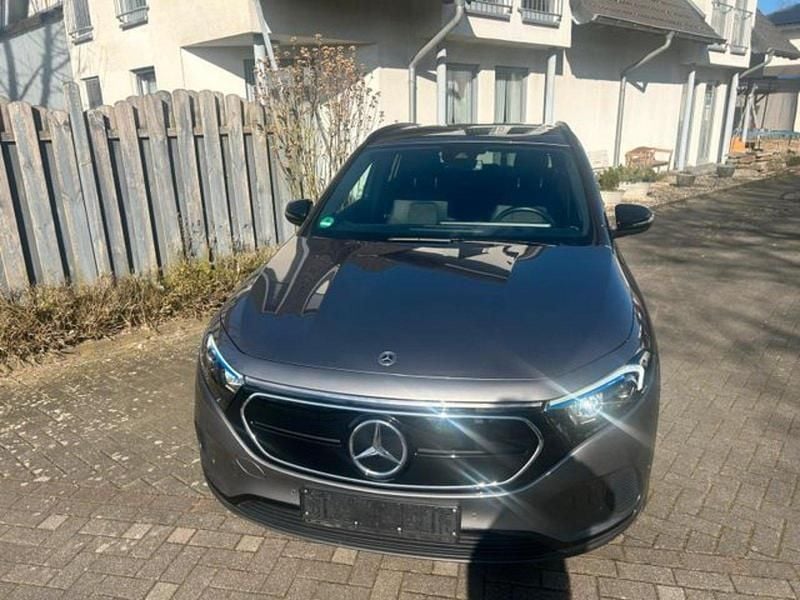 Grau Gebraucht 2021 Mercedes EQA250 Progressive SUV | 26.900 € (Fairer Preis) - Bild 1/4