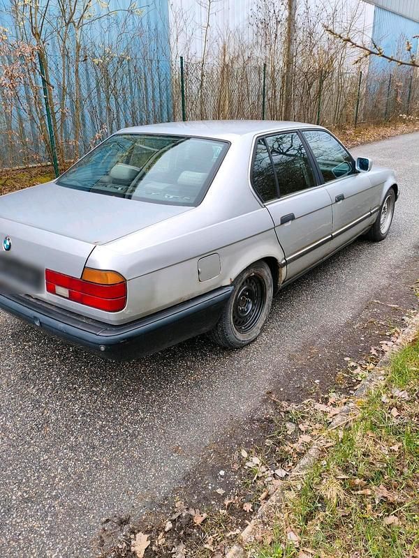 Gebraucht BMW 730 188 PS (138 kW) 1990 Silber Limousine