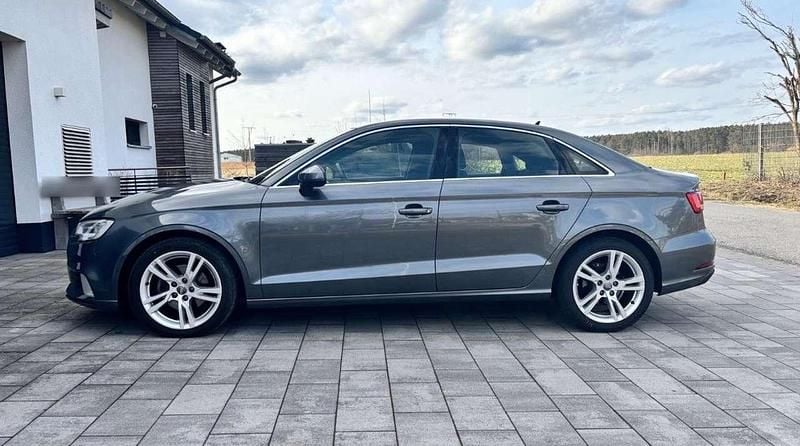 Gebraucht Audi A3 Sport 116 PS (85 kW) 2018 Grau Limousine