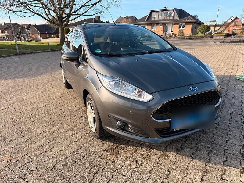 Grau Gebraucht 2016 Ford Fiesta Kleinwagen | 5.499 € (Guter Preis) - Bild 1/4