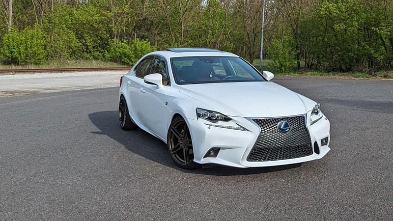 Weiß Gebraucht 2013 Lexus IS300 Sport Line Limousine | 22.999 € - Bild 1/4