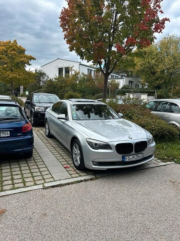 Silber Gebraucht 2012 BMW 740 Limousine | 9.900 € (Superpreis) - Bild 1/4
