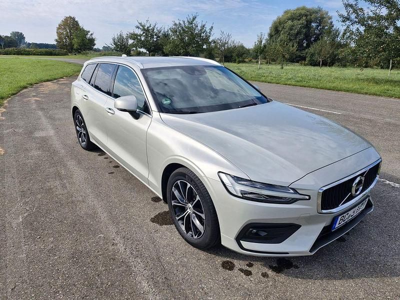 Gebraucht 2018 Volvo V60 Momentum Kombi | 24.900 € (Superpreis) - Bild 1/4