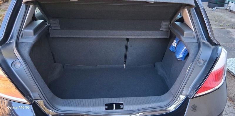Gebraucht Opel Astra 105 PS (77 kW) 2005 Schwarz Kleinwagen