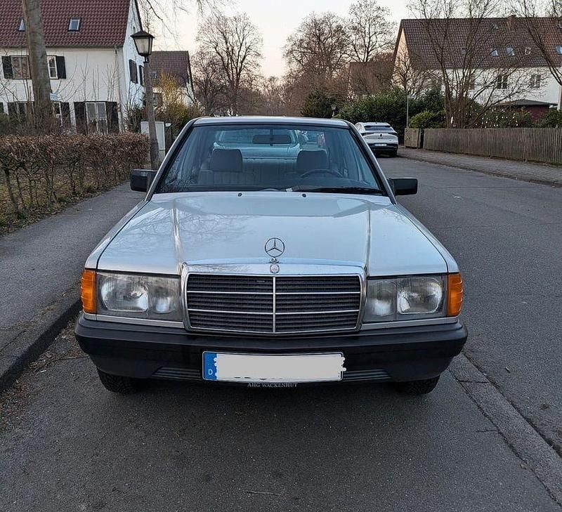 Gebraucht Mercedes 190 122 PS (89 kW) 1985 Silber Limousine