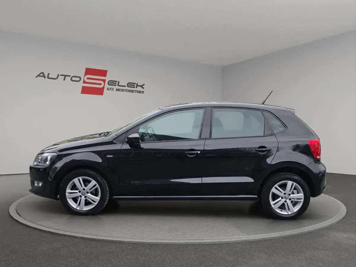 Gebraucht VW Polo Match 69 PS (50 kW) 2012 Deep black perleffekt Kleinwagen