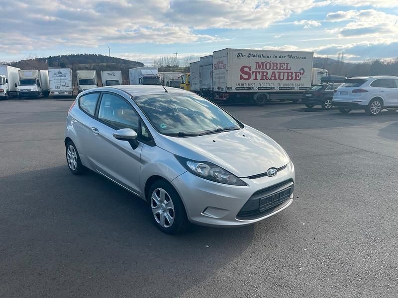 Gebraucht Ford Fiesta 60 PS (44 kW) 2010 Silber Kleinwagen