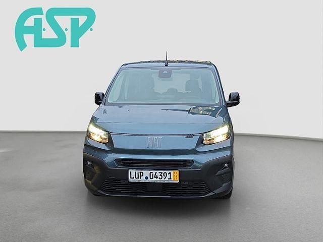 Neu Fiat Doblò 131 PS (96 kW) 2026 Blau Van / Kleinbus