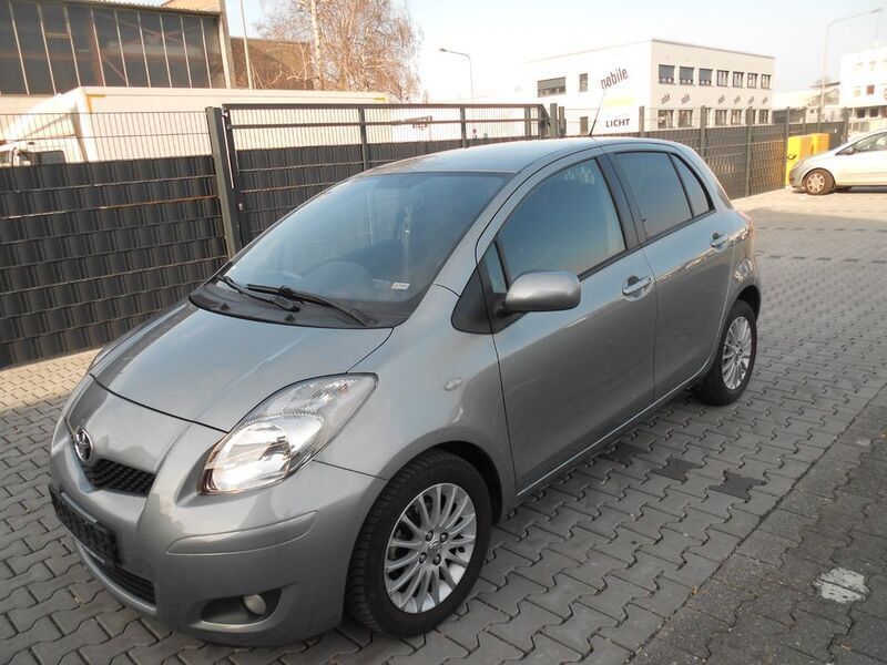 Silber Gebraucht 2009 Toyota Yaris Sol Limousine | 4.290 € (Fairer Preis) - Bild 1/4