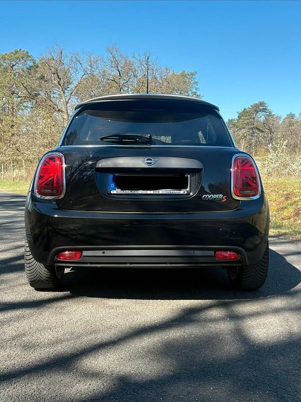 Gebraucht Mini Cooper SE 136 kW (185 PS) 2021 Schwarz Kleinwagen