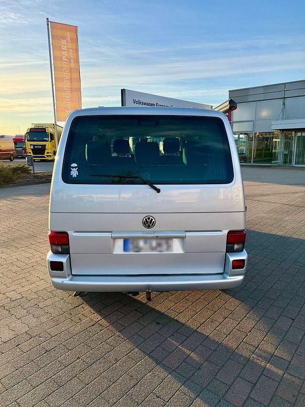 Second-hand VW Multivan 179 CP (131 kW) 2002 Argintiu Monovolum