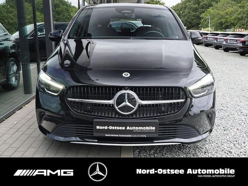 Gebraucht Mercedes B200 Progressive 150 PS (110 kW) 2024 Schwarz Van / Kleinbus
