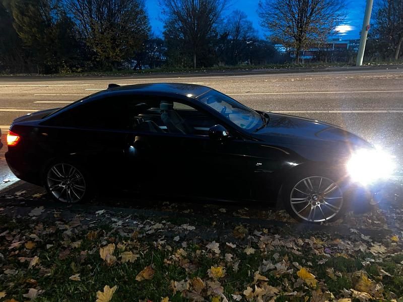 Gebraucht BMW 320 Shadowline 185 PS (136 kW) 2011 Schwarz Coupé