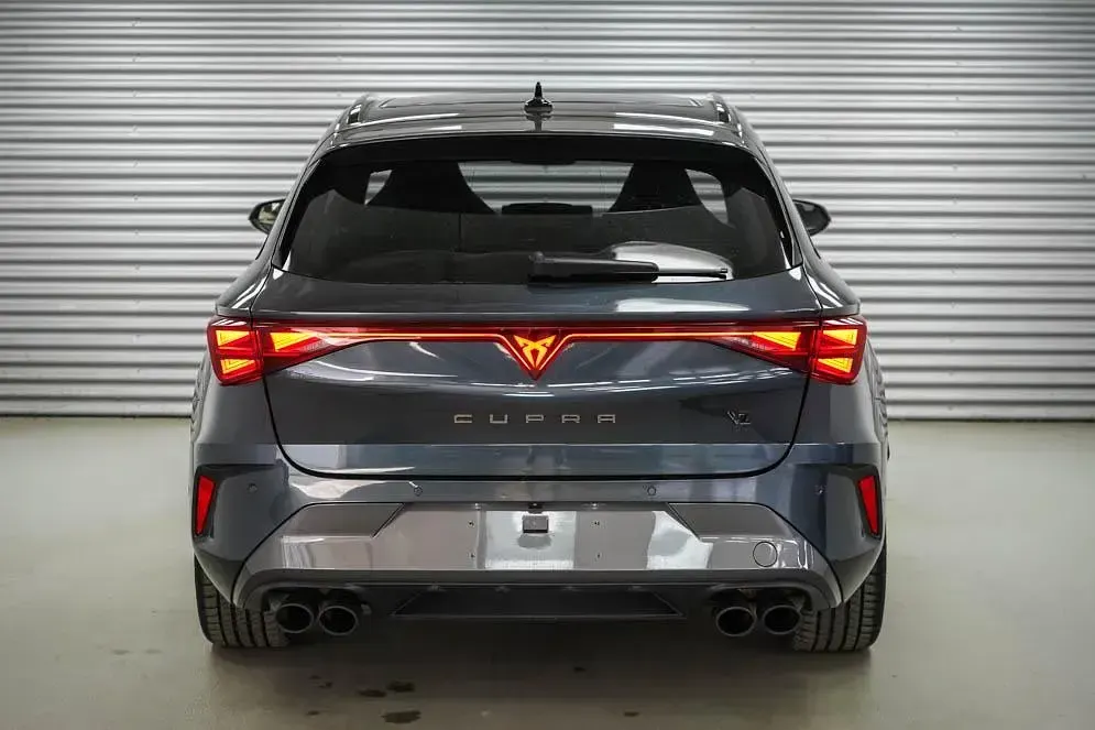 Gebraucht Cupra Leon VZ 333 PS (244 kW) 2025 Magnetic grau metallic (s7)