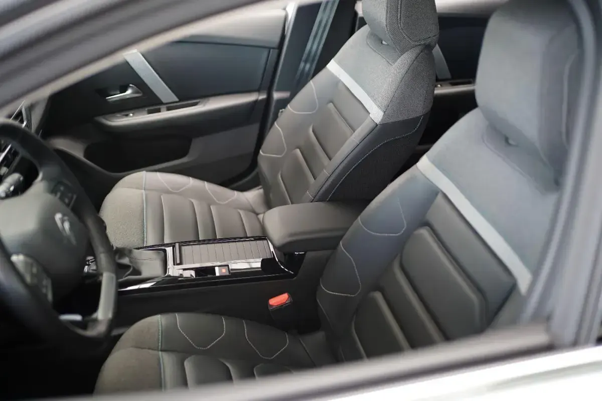 Gebraucht Citroën C4 PureTech 131 PS (96 kW) 2021 Weiß Limousine