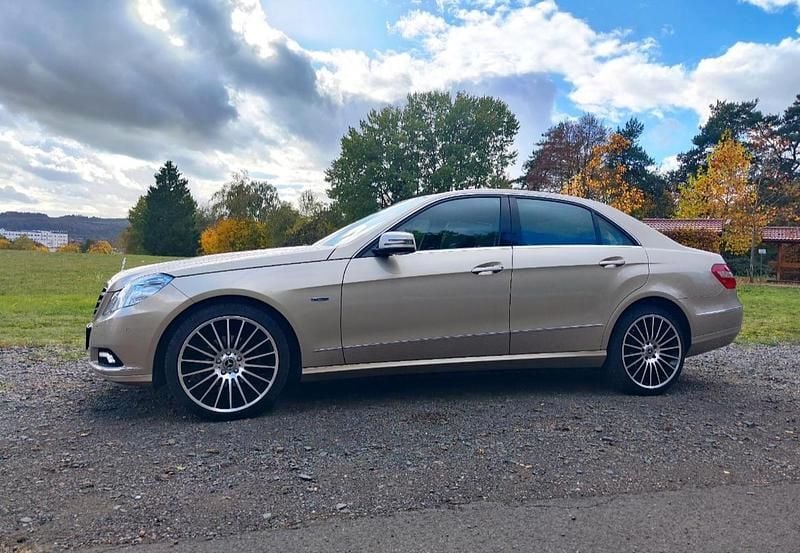 Gebraucht Mercedes E220 Elegance 170 PS (125 kW) 2009 Beige Limousine