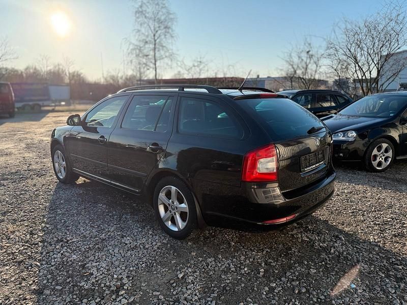 Gebraucht Skoda Octavia Family 122 PS (89 kW) 2011 Schwarz Kombi