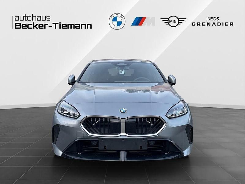 Neu BMW 120 Exclusive 170 PS (125 kW) 2026 Grau Kleinwagen