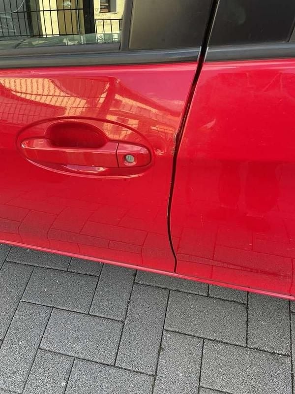 Rot Gebraucht 2014 Toyota Yaris Edition Kleinwagen | 5.400 € (Superpreis) - Bild 1/4