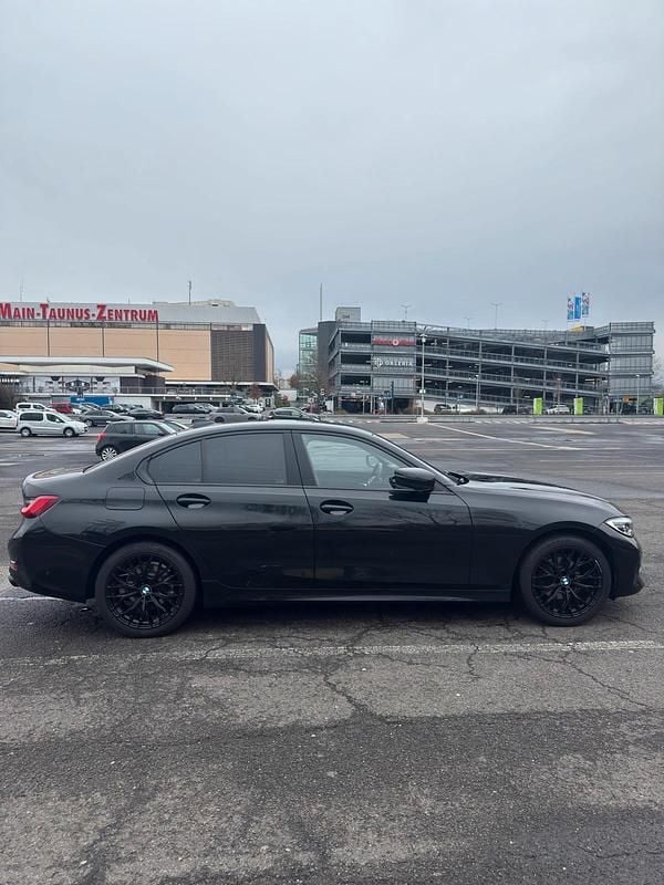 Gebraucht BMW 320 190 PS (139 kW) 2019 Schwarz Limousine