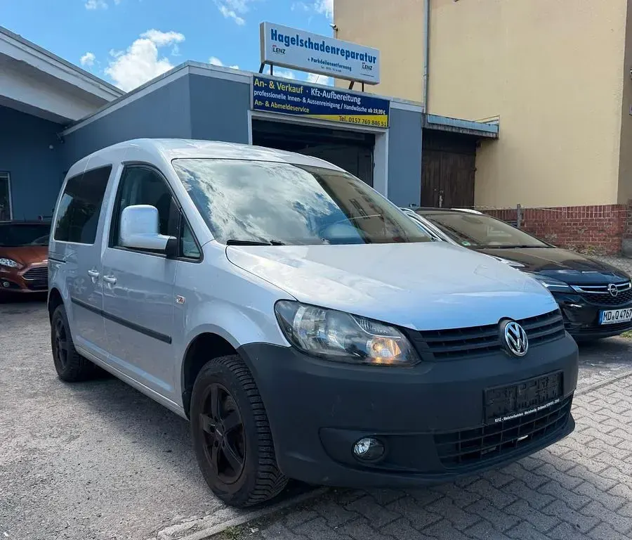 Gebraucht VW Caddy Trendline 105 PS (77 kW) 2011 Silber Van / Kleinbus