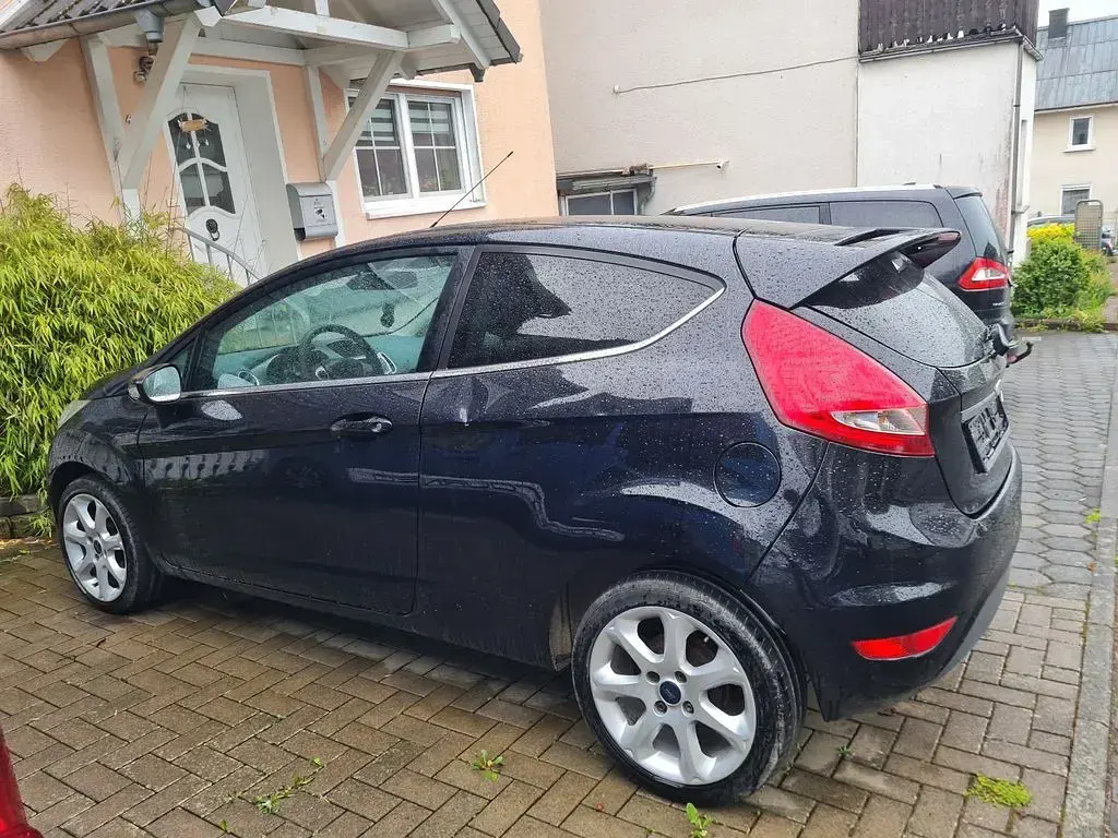 Gebraucht Ford Fiesta Titanium 82 PS (60 kW) 2010 Schwarz Limousine