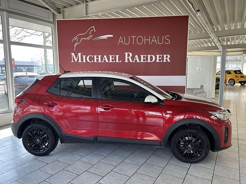 (ube) signalrot met./weiss Gebraucht 2019 Kia Stonic Edition 7 SUV | 13.850 € (Fairer Preis) - Bild 1/4