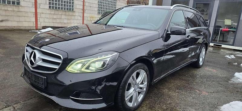 Obsidianschwarz metalliclack Gebraucht 2013 Mercedes E350 Avantgarde Kombi | 10.900 € (Guter Preis) - Bild 1/4