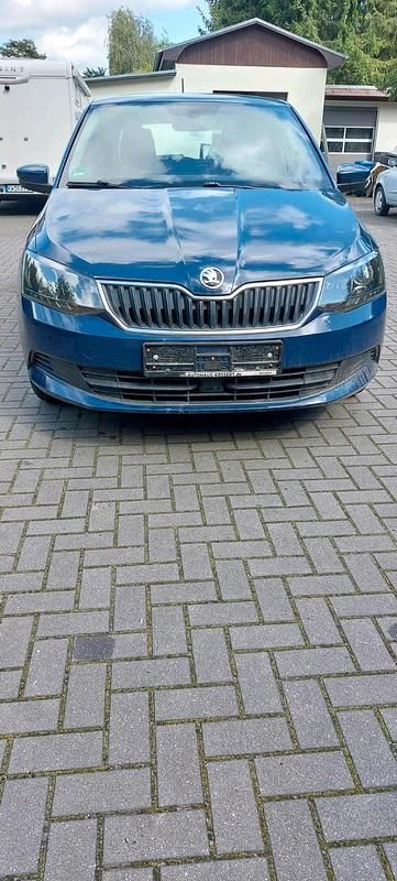 Blau Gebraucht 2017 Skoda Fabia Kleinwagen | 9.900 € (Guter Preis) - Bild 1/4