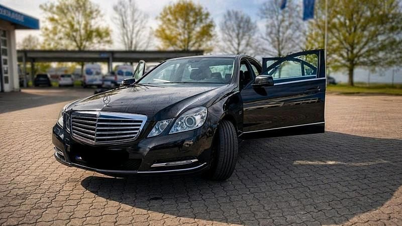 Second-hand Mercedes E250 204 CP (150 kW) 2010 Negru Berlinǎ