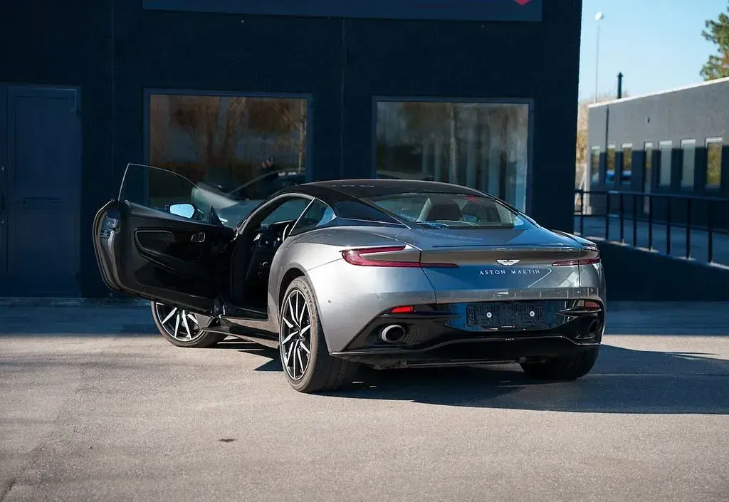 Gebraucht Aston Martin DB11 Launch Edition 608 PS (447 kW) 2016 Grau Coupé