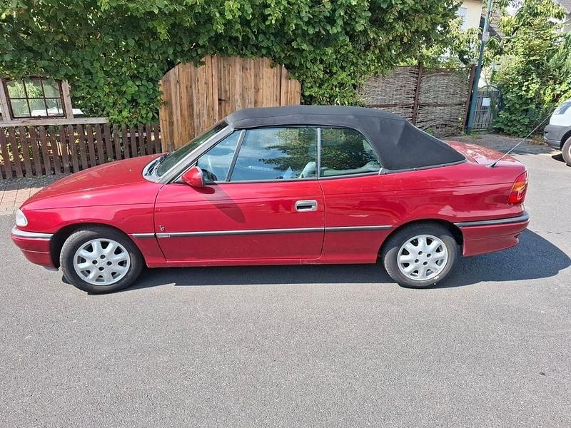 Gebraucht Opel Astra Cabriolet Edition 71 PS (52 kW) 1996 Rot Cabrio