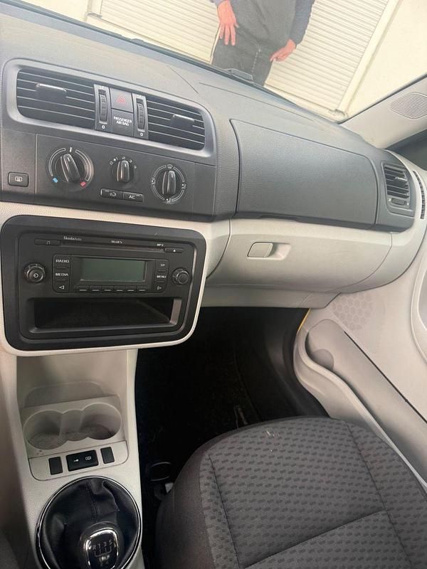 Gebraucht Skoda Fabia Active 75 PS (55 kW) 2013 Gelb Limousine