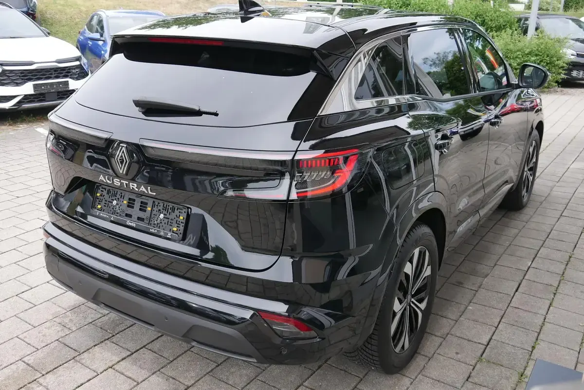 Gebraucht Renault Austral Techno 158 PS (116 kW) 2025 Black pearl schwarz metallic SUV
