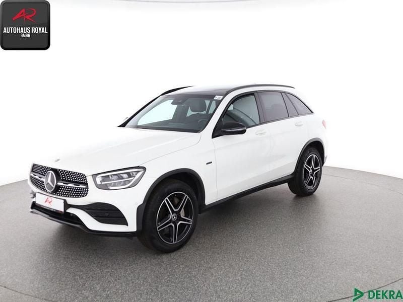 Weiß Gebraucht 2021 Mercedes GLC300e AMG SUV | 37.480 € (Guter Preis) - Bild 1/4