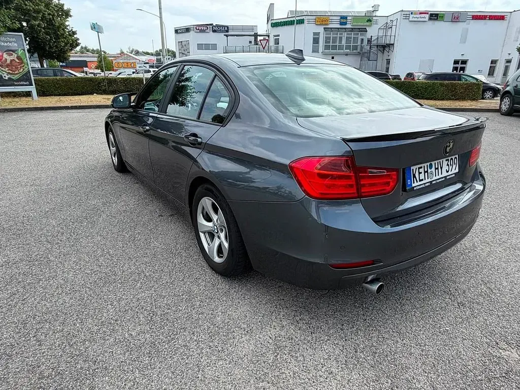 Gebraucht BMW 320 Sport Line 184 PS (135 kW) 2013 Grau Limousine