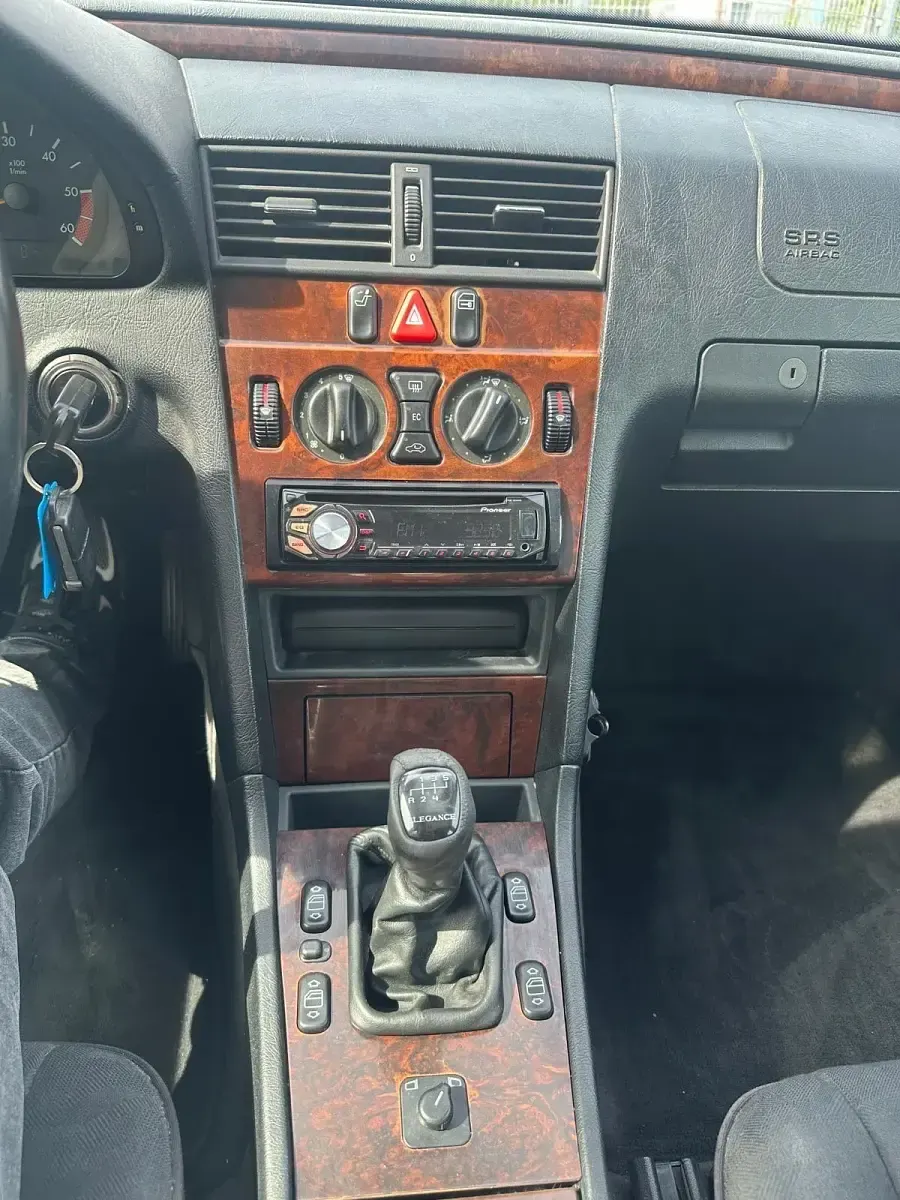 Gebraucht Mercedes C250 Elegance 150 PS (110 kW) 1996 Gold Limousine