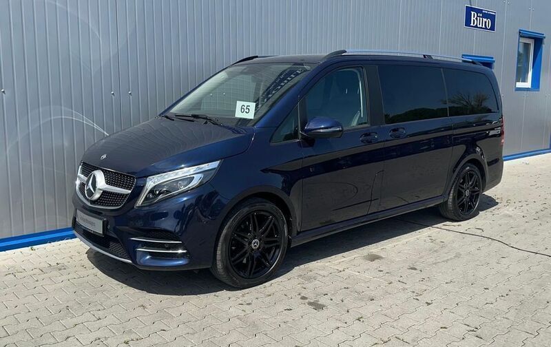 Blau Gebraucht 2020 Mercedes V250 AMG line Van / Kleinbus | 61.999 € (Teuer) - Bild 1/4