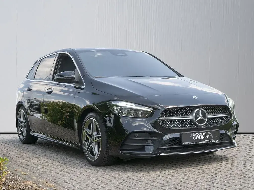 Gebraucht Mercedes B200 Advanced Plus 177 PS (130 kW) 2023 Schwarz Kleinwagen