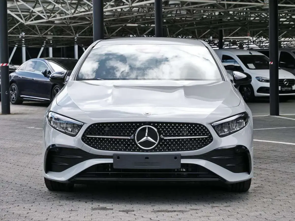 Second-hand Mercedes A200 AMG 163 CP (119 kW) 2026 Gri Berlinǎ