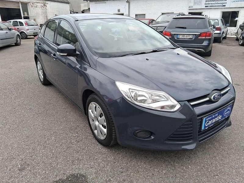 Gebraucht Ford Focus Trend 101 PS (74 kW) 2013 Grau Limousine