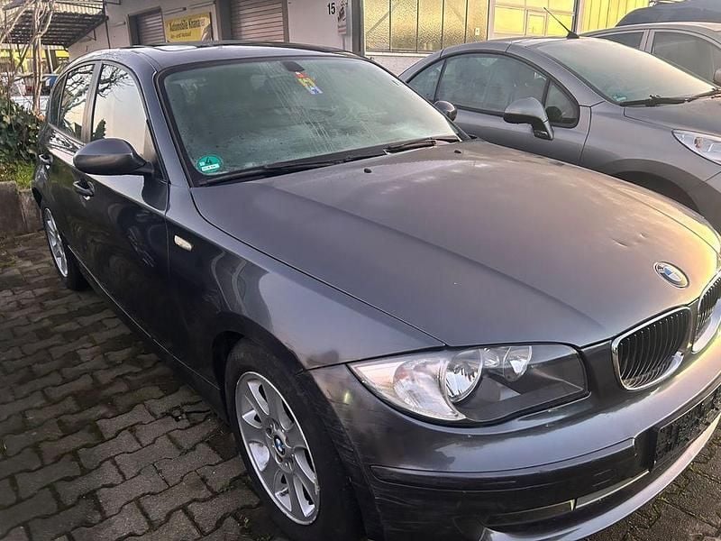 Grau Gebraucht 2007 BMW 120 Kleinwagen | 1.350 € (Superpreis) - Bild 1/4