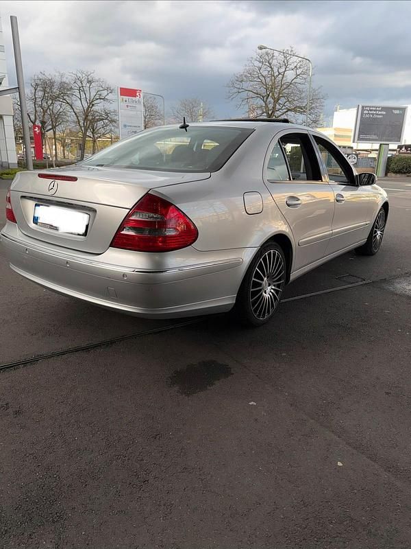 Gebraucht Mercedes E280 231 PS (169 kW) 2005 Silber Limousine