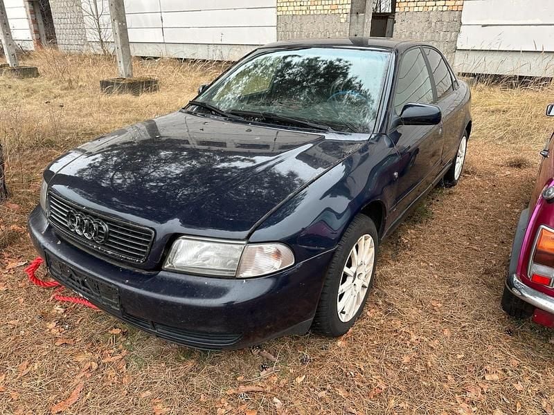 Blau Gebraucht 1997 Audi A4 Limousine | 700 € (Guter Preis) - Bild 1/4