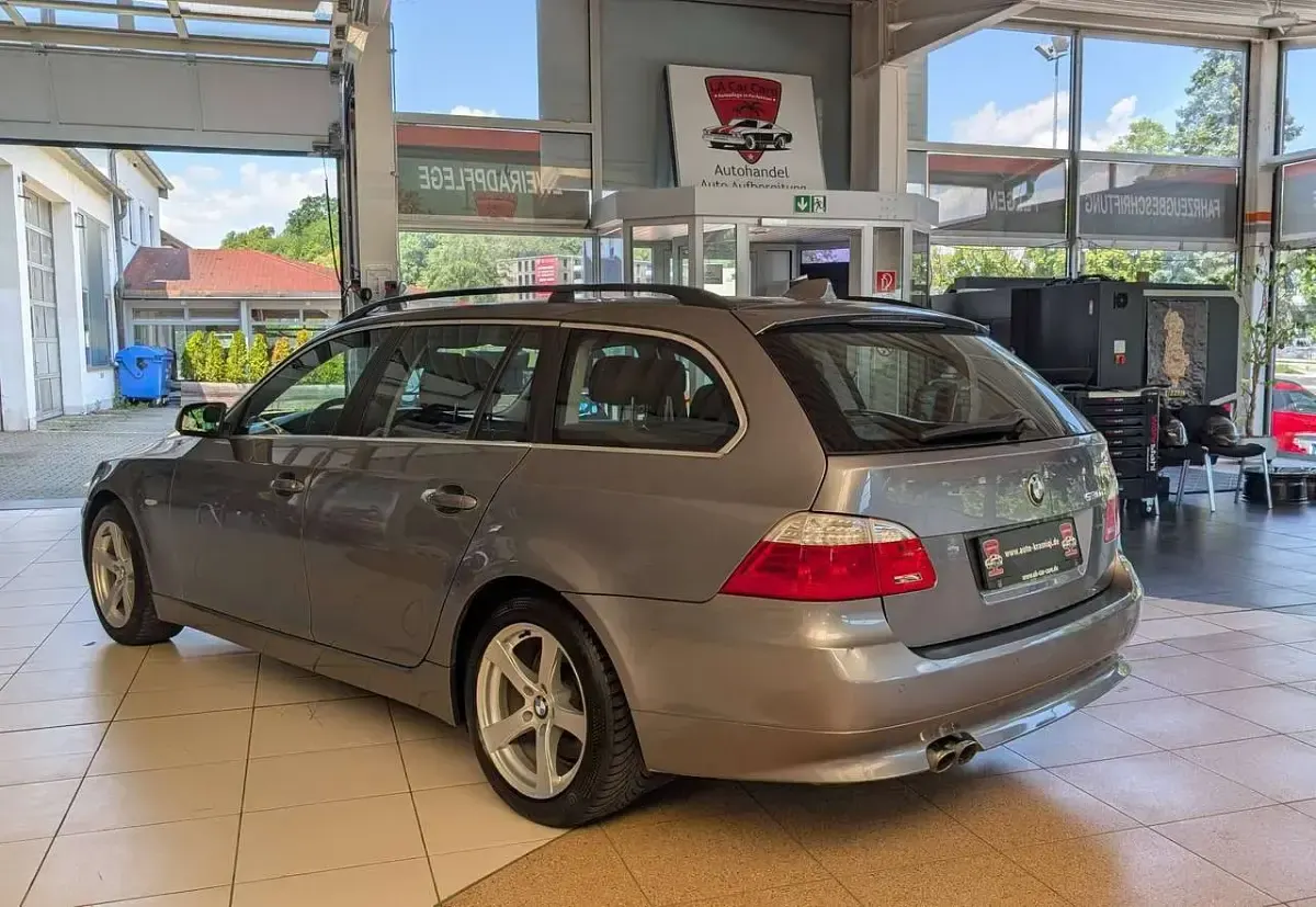 Gebraucht BMW 530 235 PS (172 kW) 2009 Spacegrau metallic Kombi