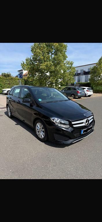Schwarz Gebraucht 2018 Mercedes B200 Van / Kleinbus | 13.600 € (Guter Preis) - Bild 1/4