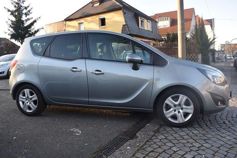 Gebraucht Opel Meriva Innovation 140 PS (102 kW) 2012 Silber Van / Kleinbus