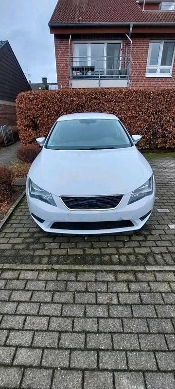 Weiß Gebraucht 2013 Seat Leon Limousine | 5.750 € (Superpreis) - Bild 1/4
