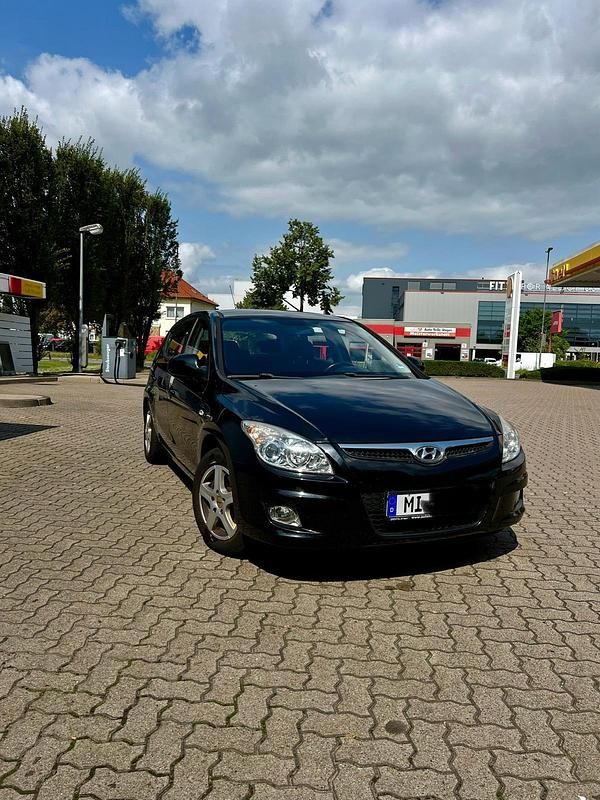Schwarz Gebraucht 2007 Hyundai i30 Kleinwagen | 1.100 € (Superpreis) - Bild 1/4